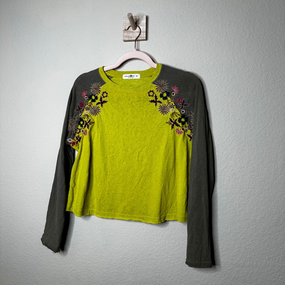 Natural Life Embroidered Floral Raglan Top Lime Green Gray XS Boho Long Sleeve